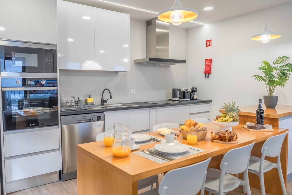 Coffee/tea facilities,Kitchen or kitchenette,Dining area,Area and facilities,Meals