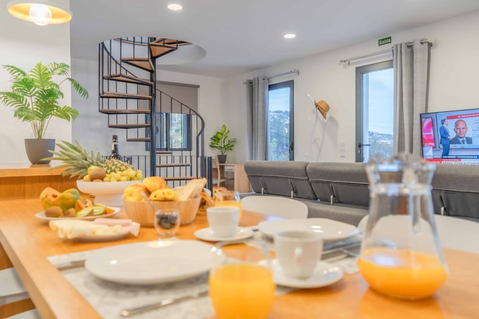 TV and multimedia,Kitchen or kitchenette,Living room,Dining area,Area and facilities,Meals