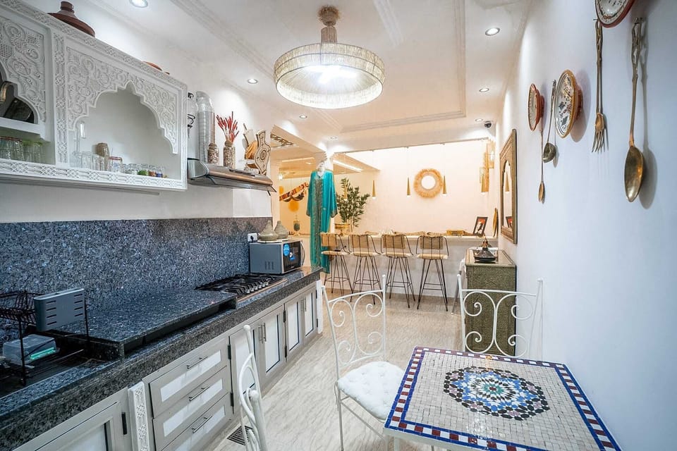 Traditional Townhome, 5 Bedrooms, City View | Private kitchen | Shared fridge, shared microwave