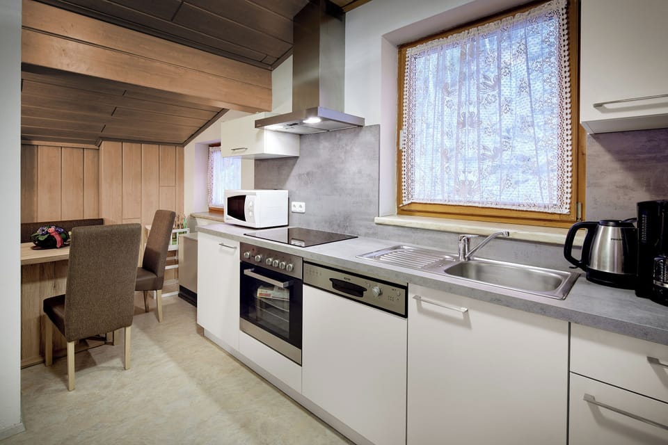 Apartment Kleeblatt (additional 50 EUR Cleaning Fee to be paid at the property) | Private kitchen | Electric kettle