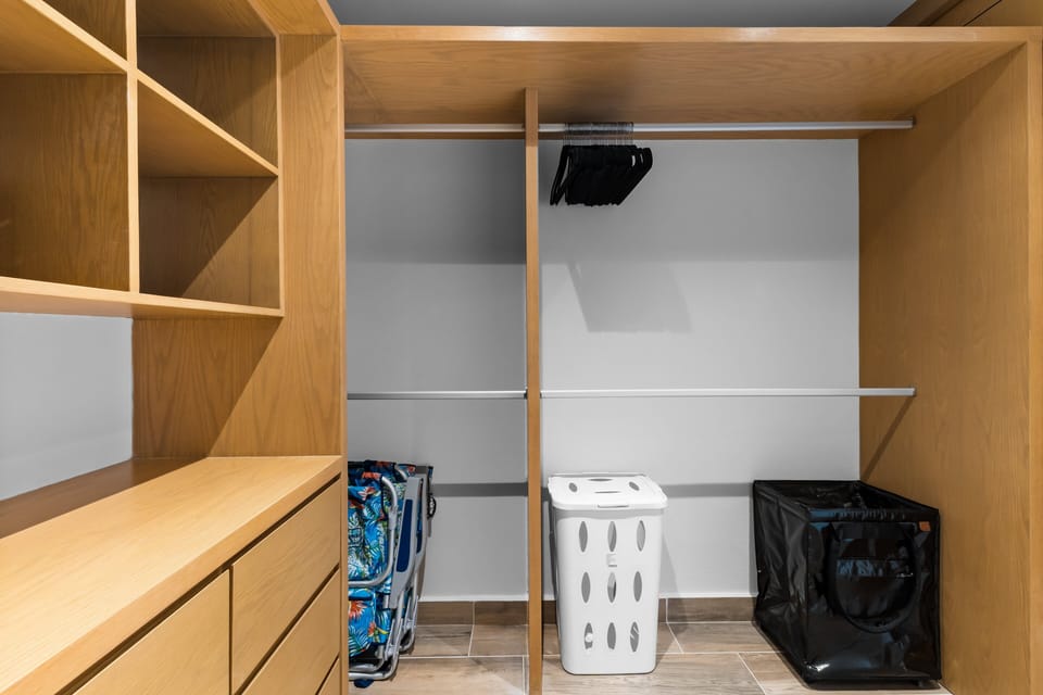 Master Bedroom - Closet