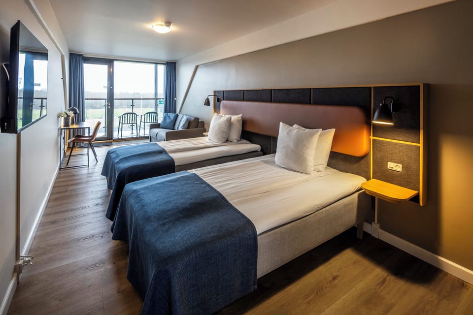 Superior Twin Room | Desk, laptop workspace, free WiFi, bed sheets