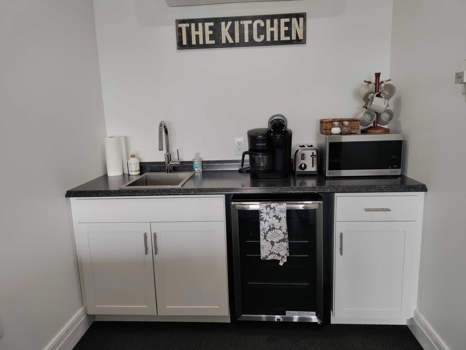 Comfort Apartment, Lake View | Private kitchen