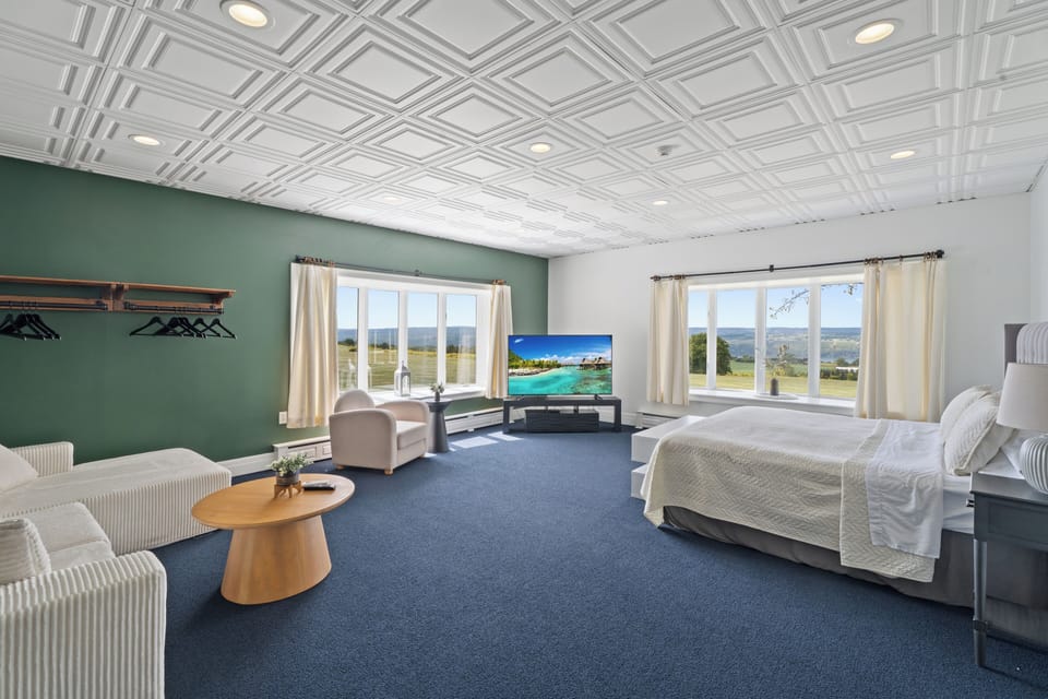 Deluxe Suite, Lake View | WiFi (free)