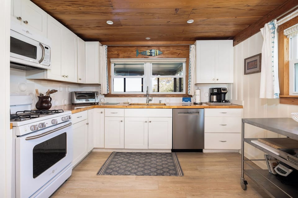 The kitchen is fully equipped, for all your cooking needs.