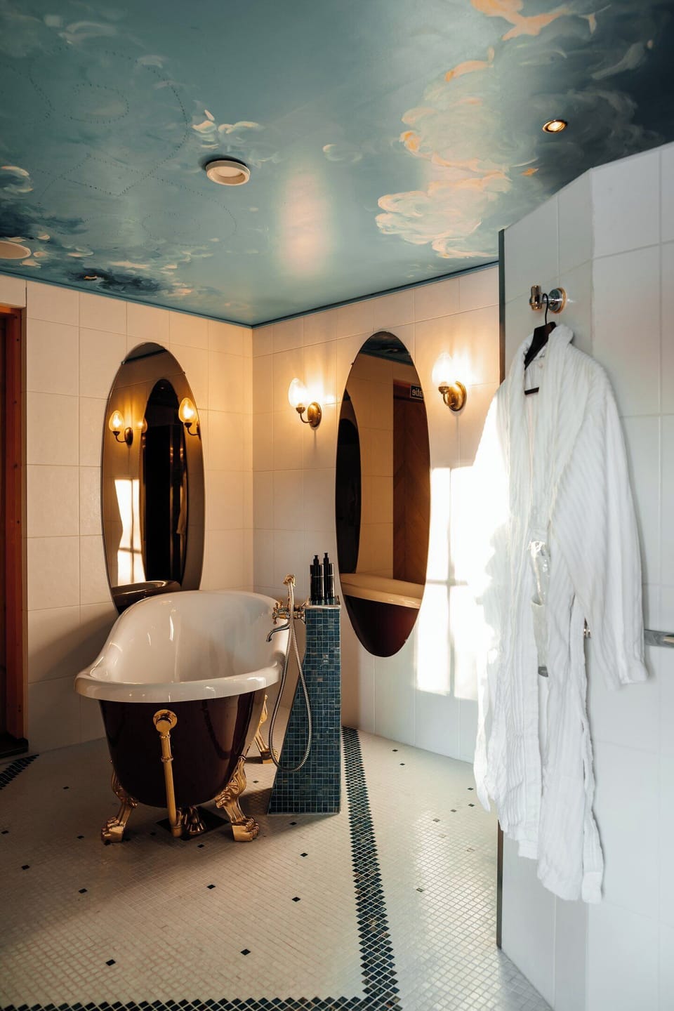 Queen Suite (East Village) | Bathroom | Free toiletries, towels