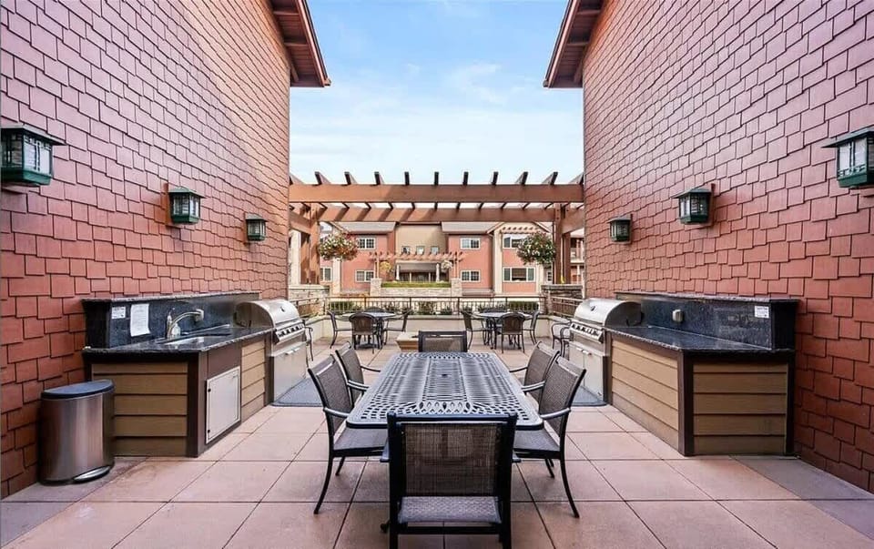 Rooftop bbq and outdoor kitchen for exclusive Riverstone Community use 