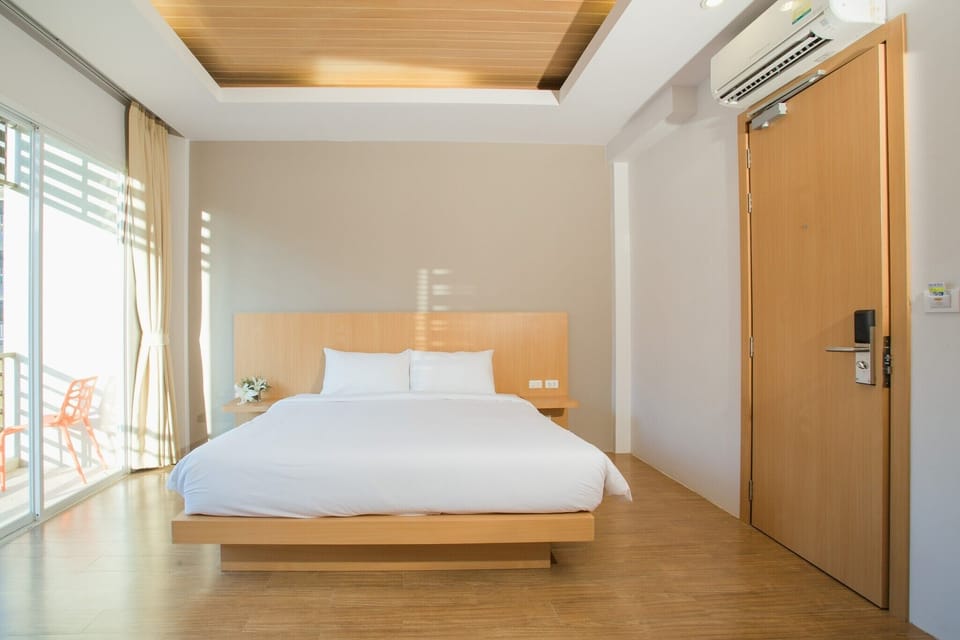 Deluxe Double Room, Balcony, City View | In-room safe, soundproofing, free WiFi