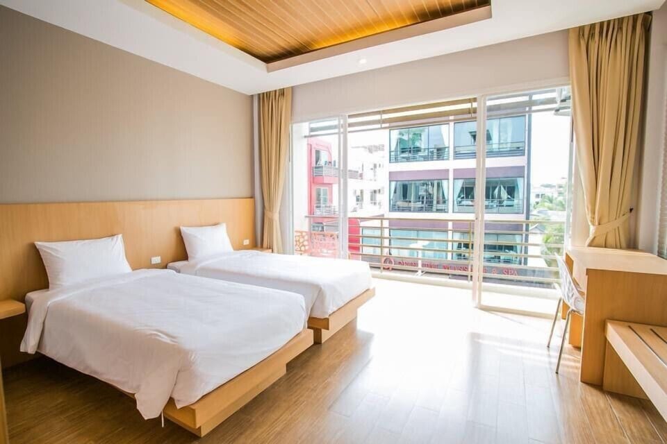 Deluxe Twin Room, Balcony, City View | In-room safe, soundproofing, free WiFi