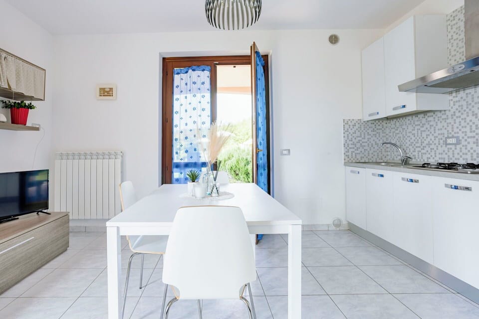 Dining Room, Kitchen