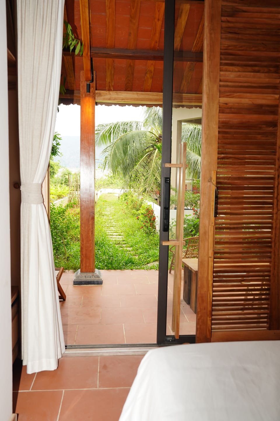 Premier Room, 1 King Bed, Garden View | Free WiFi
