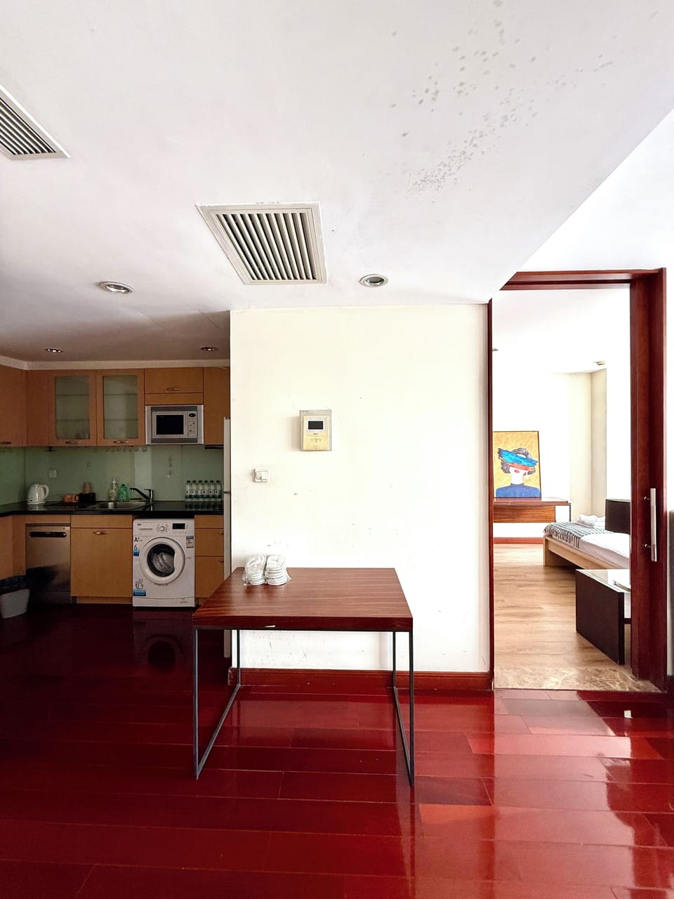 Family Suite | Private kitchen | Fridge, microwave, stovetop, cookware/dishes/utensils