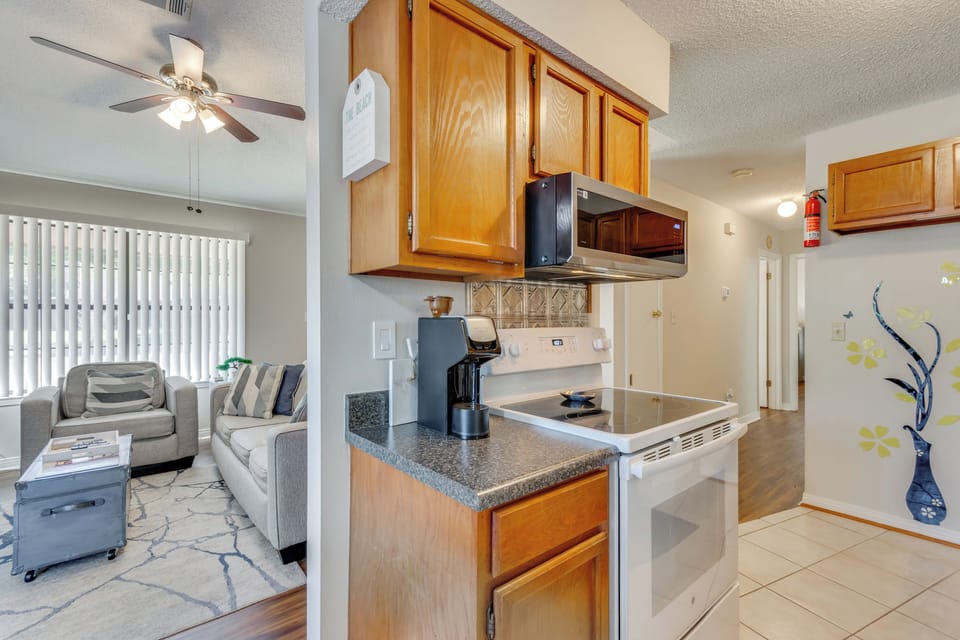 Kitchen | Single-Serve Coffee Maker | Dishwasher | Blender | Spices