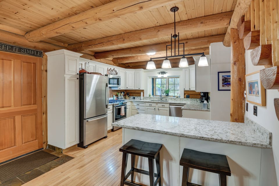 Kitchen | Breakfast Bar