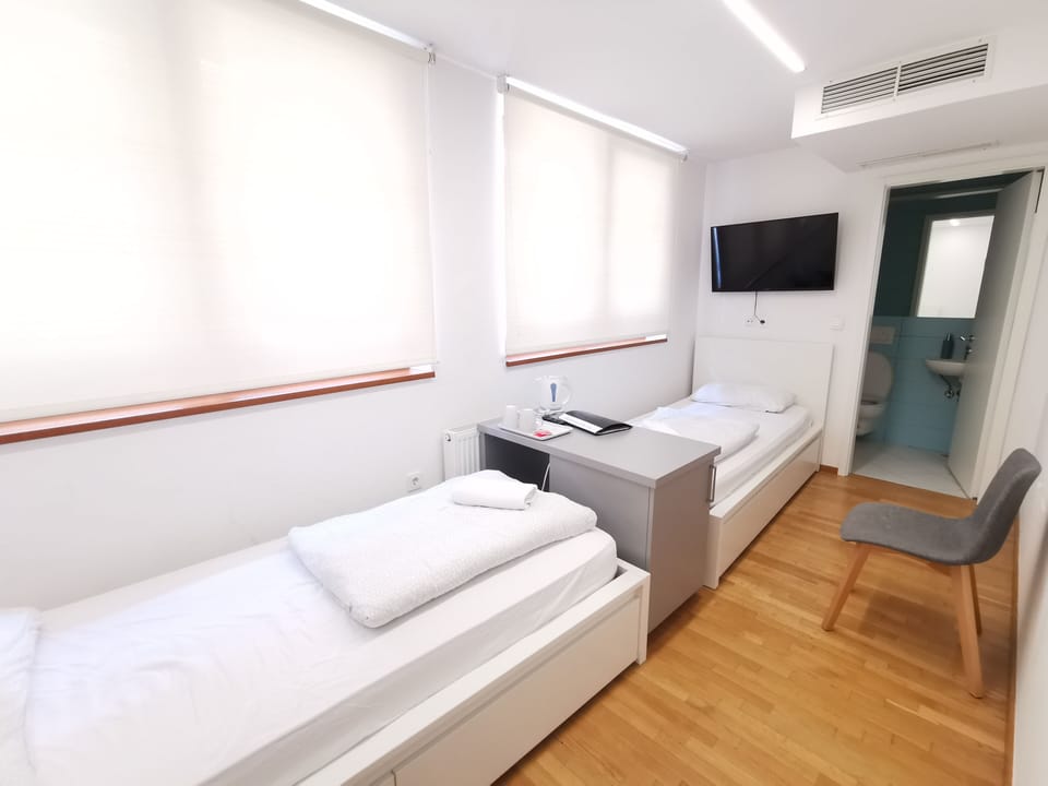 Twin Room | Desk, free WiFi, bed sheets