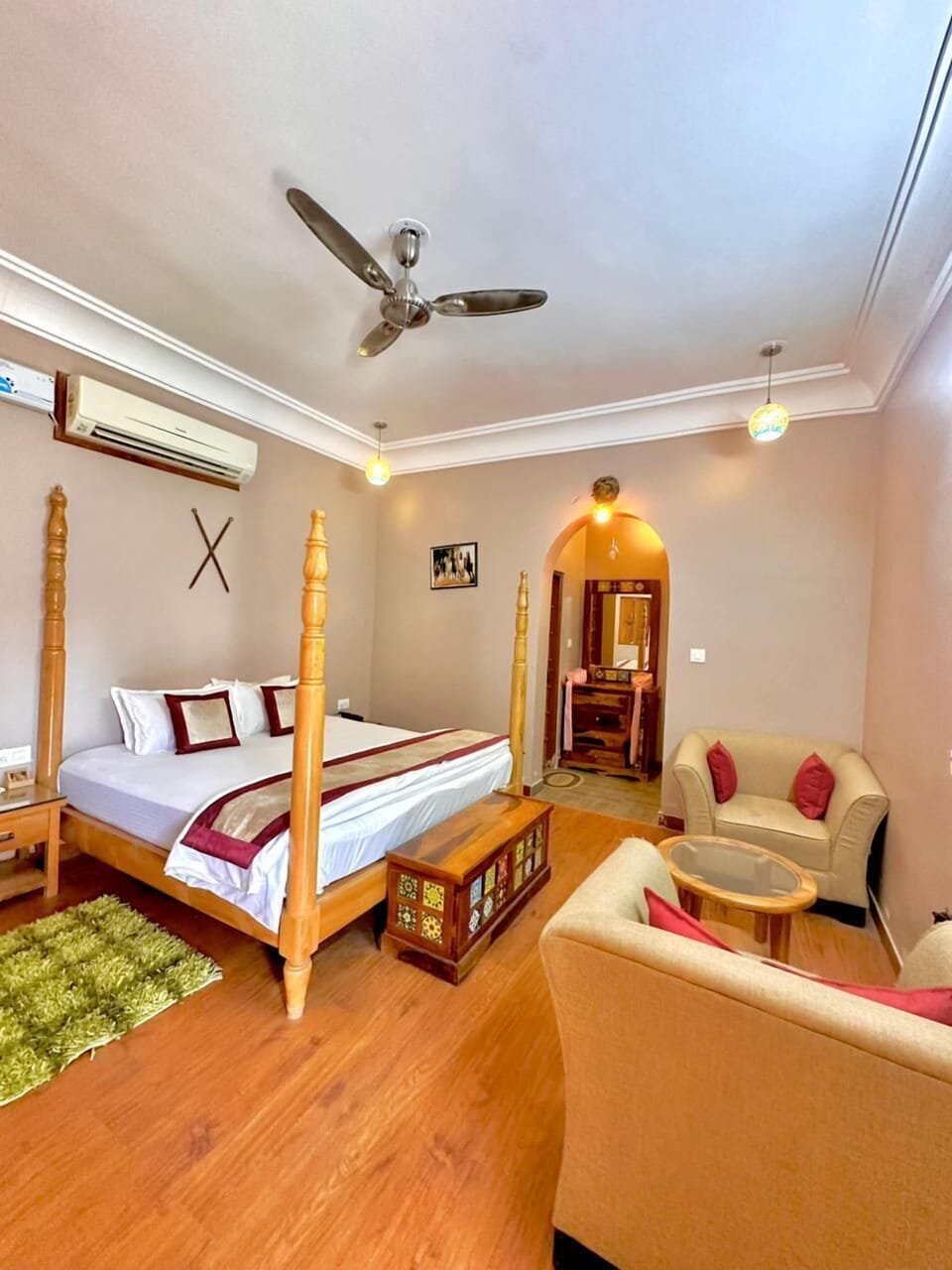 Desk, laptop workspace, free WiFi