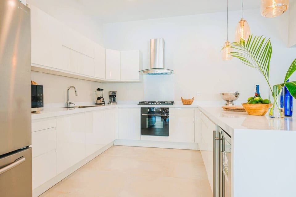A fully equipped kitchen that make it suitable for preparing any meal, whether a simple breakfast, quick snack, or a three-course gourmet dinner. Or employ a chef, ask us about this.