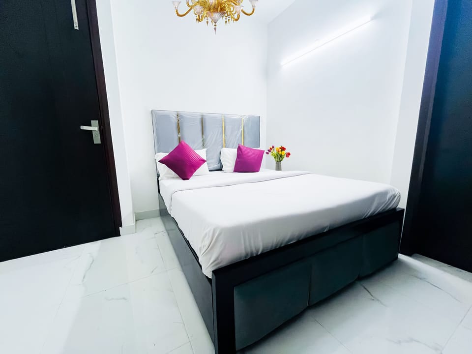 Deluxe Double Room | Free WiFi, bed sheets