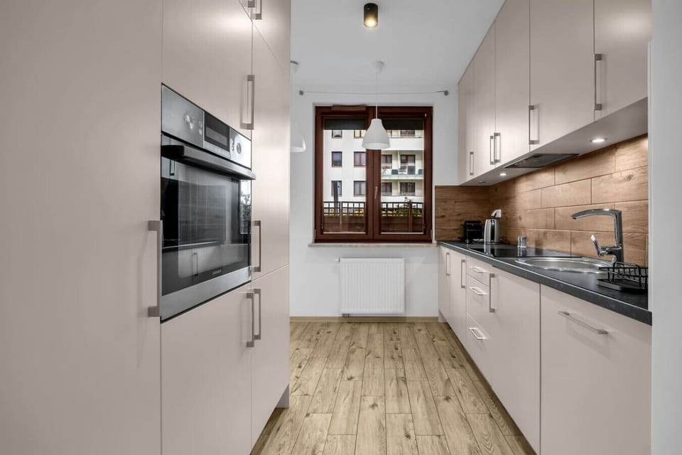 Two Bedroom Suites with Dedicated Parking, Workspace and Private Terrace Perfect for Groups or Families | Book Now With RENTUJEMY