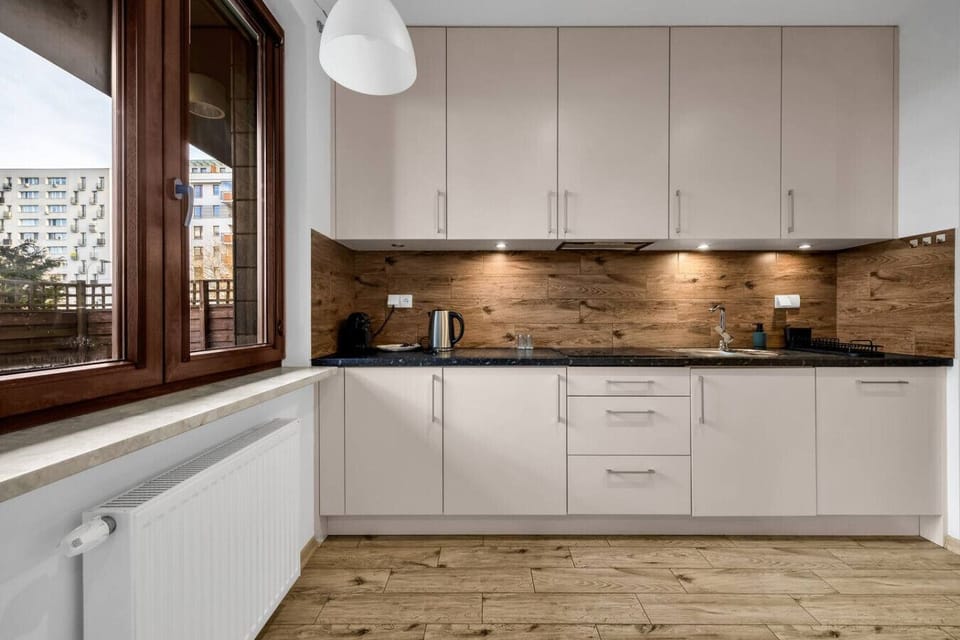 Two Bedroom Suites with Dedicated Parking, Workspace and Private Terrace Perfect for Groups or Families | Book Now With RENTUJEMY