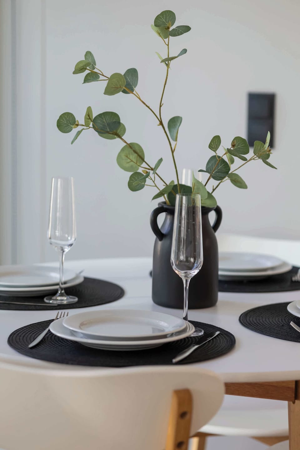 The living area's tasteful furnishings ensure a pleasant stay.