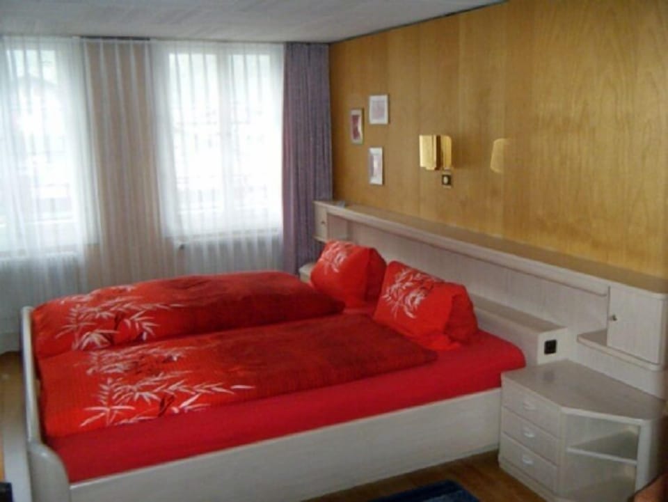 Double Room | In-room safe, desk, bed sheets