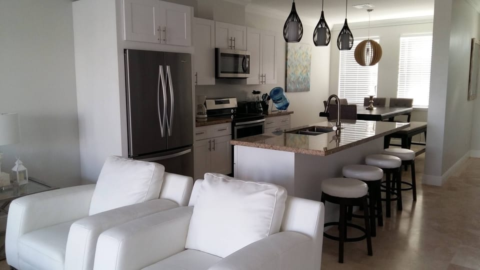 House, 4 Bedrooms, Balcony, Garden View | Dining room