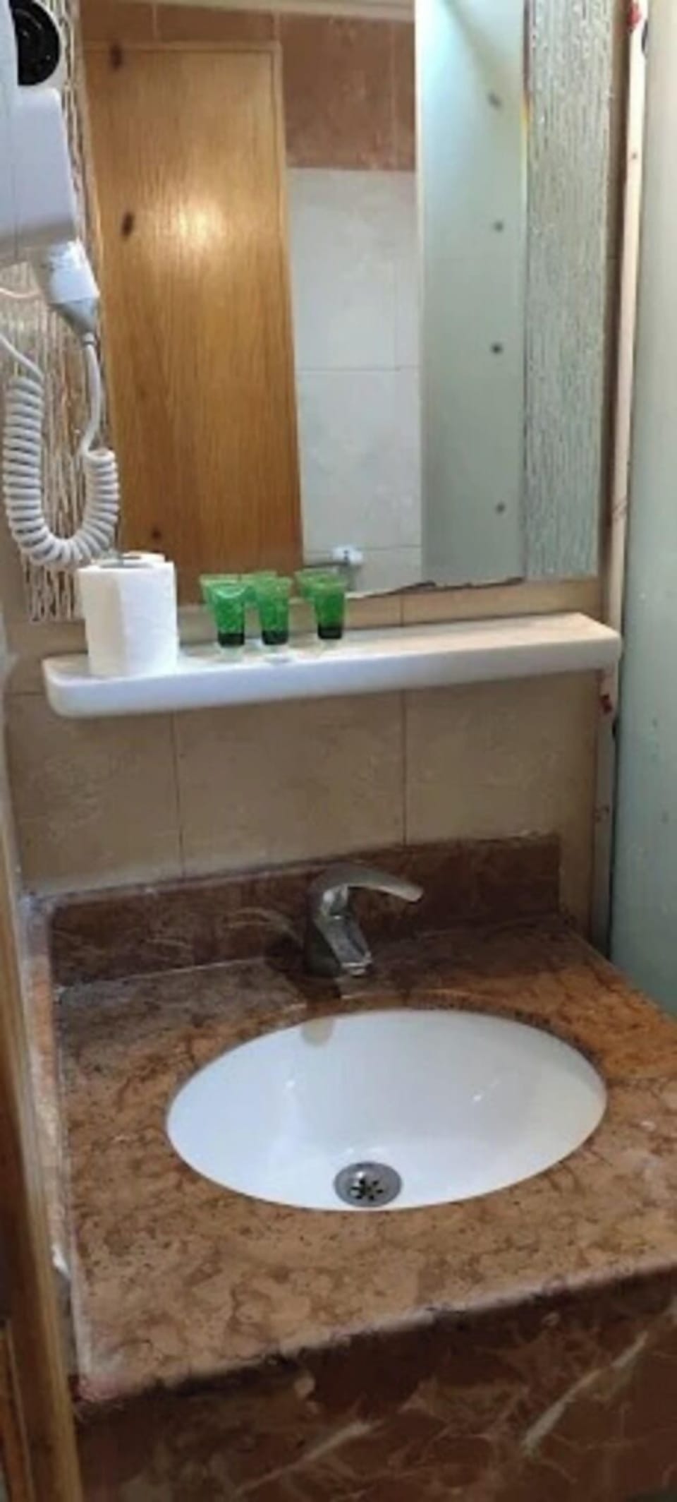 Quadruple Room | Bathroom | Free toiletries, hair dryer, towels, soap