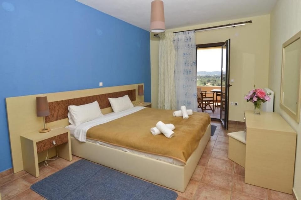 Double or Twin Room, Sea View | Desk, soundproofing, free WiFi