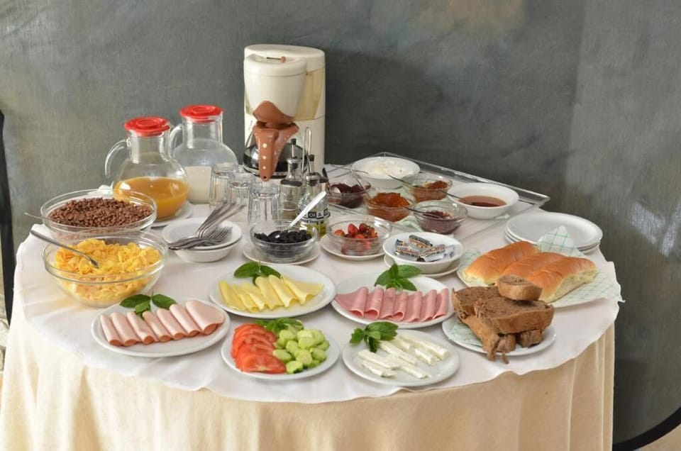 Daily buffet breakfast for a fee