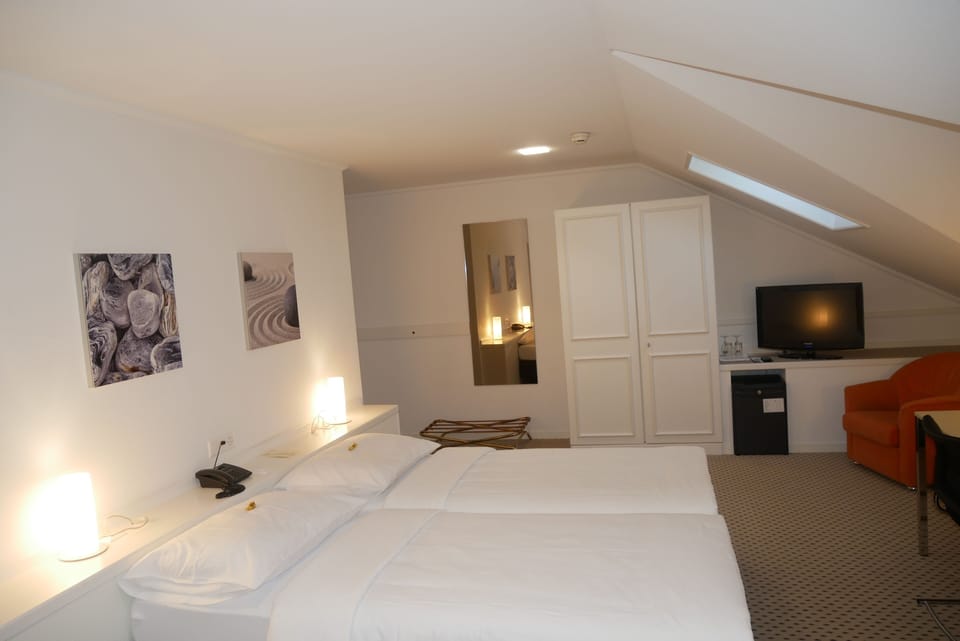 Superior Studio Suite | In-room safe, desk, laptop workspace, soundproofing