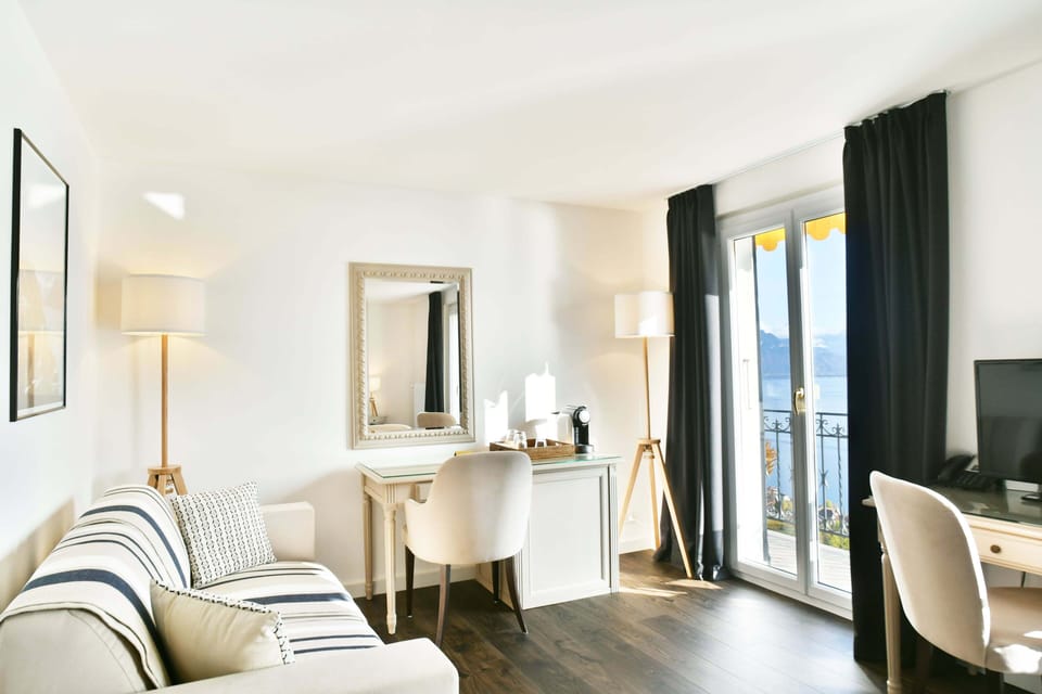 Deluxe Double Room, Lake View (Vue partielle ou directe) | Premium bedding, minibar (free items), in-room safe, desk
