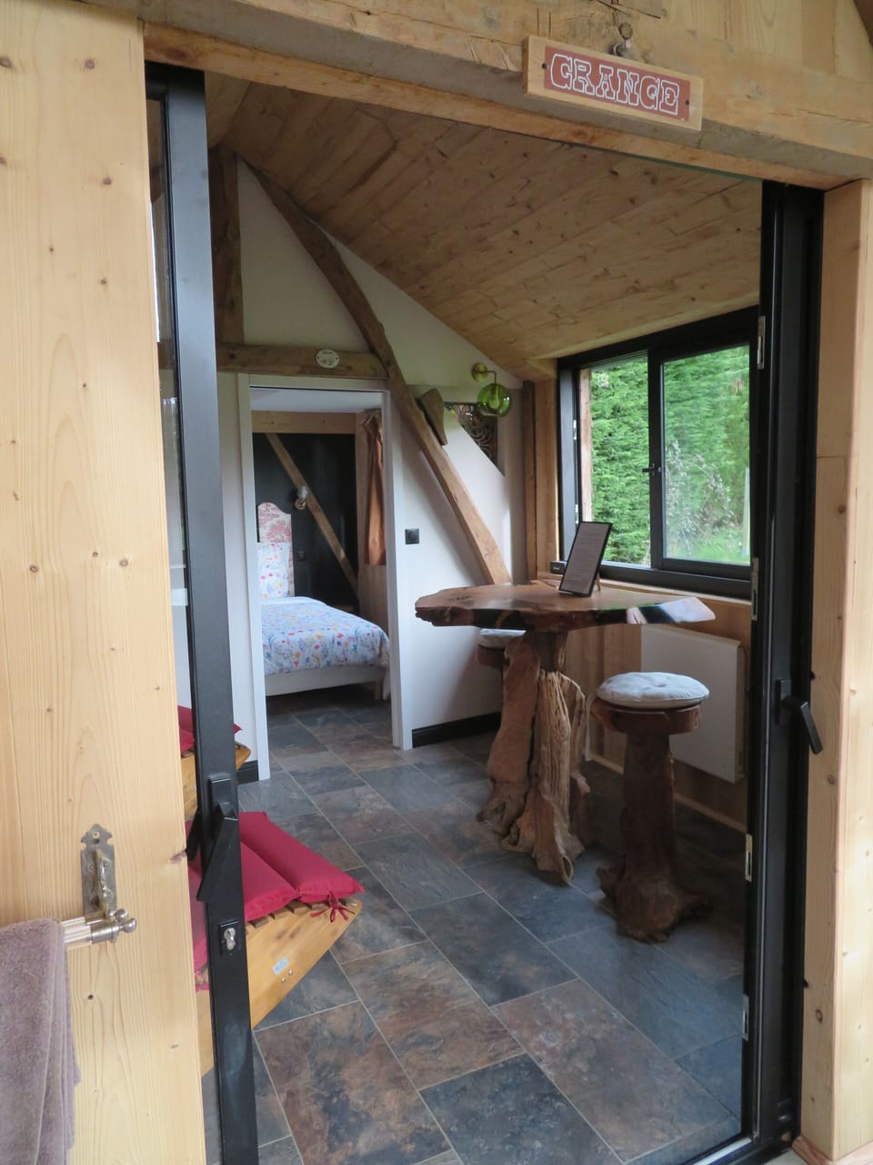 Superior Suite, Garden View | Living area