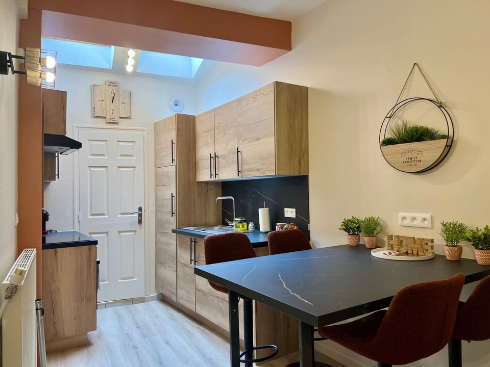 Standard Townhome, 2 Bedrooms, Kitchen | Private kitchenette | Full-size fridge, microwave, oven, stovetop