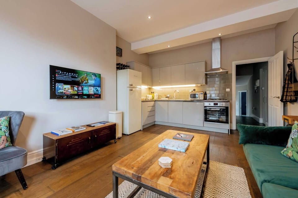 Open Plan Kitchen / Lounge