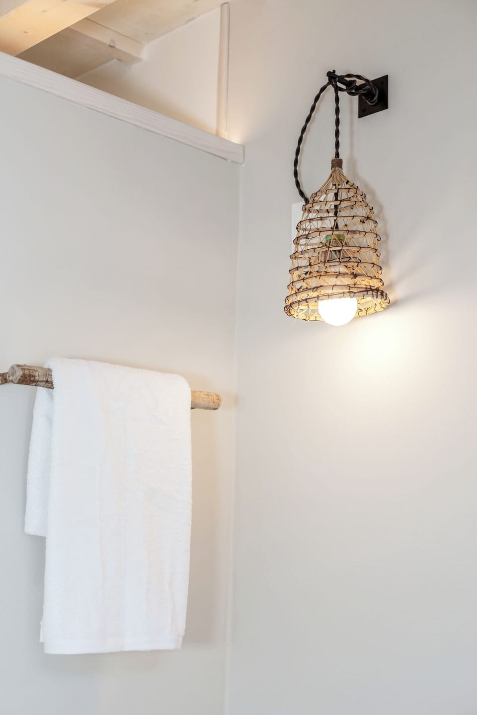 Standard Double Room | Bathroom | Shower, free toiletries, hair dryer, towels
