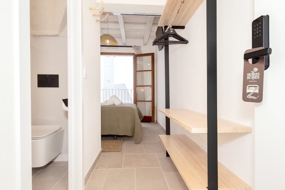 Standard Double Room | Soundproofing, WiFi (free)