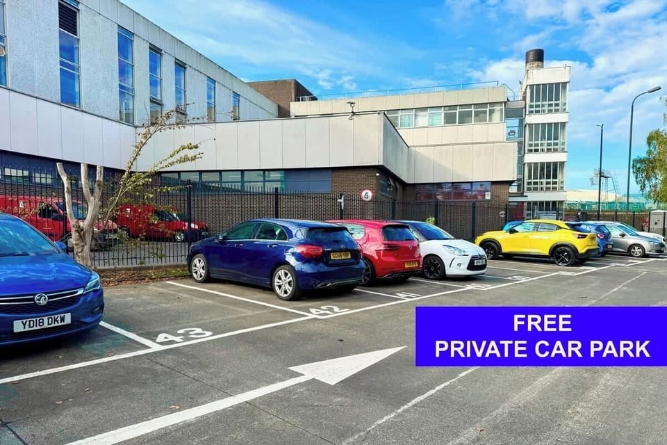 Rare private parking in central York! Stay steps from York Minster and River Ouse in this modern city-centre apartment with free, secure on-site parking included — a real luxury in York.