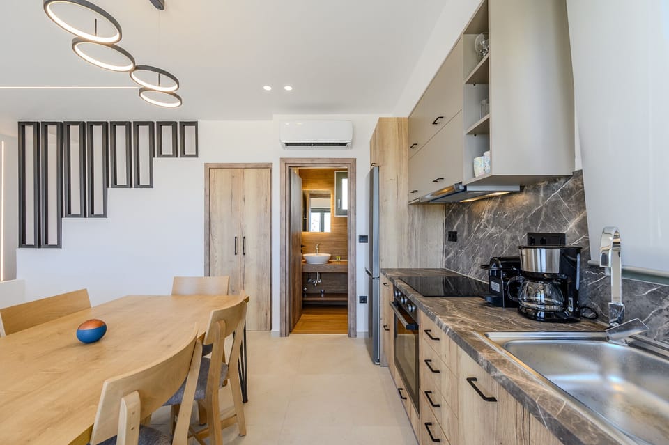 Microwave, oven, dishwasher, coffee/tea maker