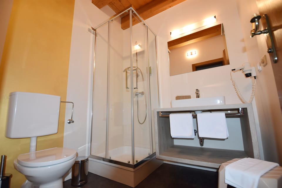 Double Room, Valley View | Bathroom | Free toiletries, hair dryer, towels