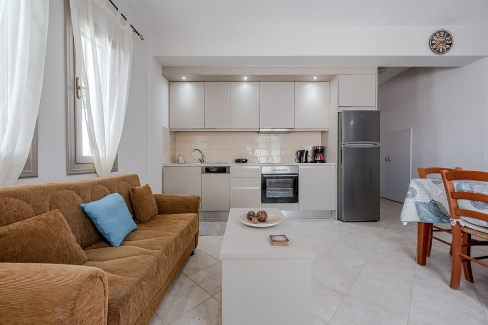 House, 2 Bedrooms, Private Pool, Sea View | Private kitchen | Oven, coffee/tea maker, highchair
