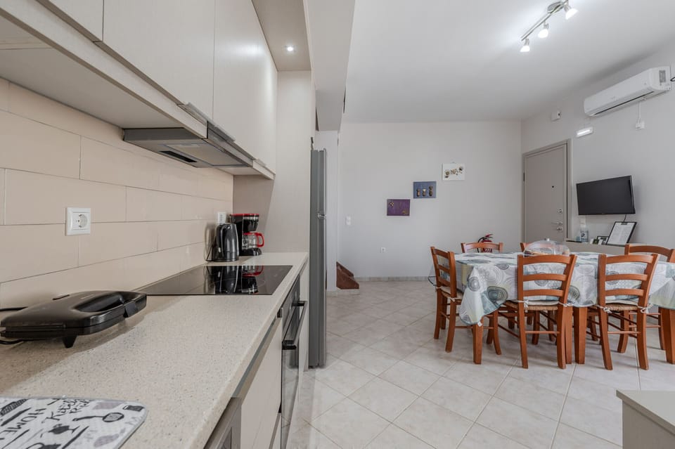 House, 2 Bedrooms, Private Pool, Sea View | Private kitchen | Oven, coffee/tea maker, highchair