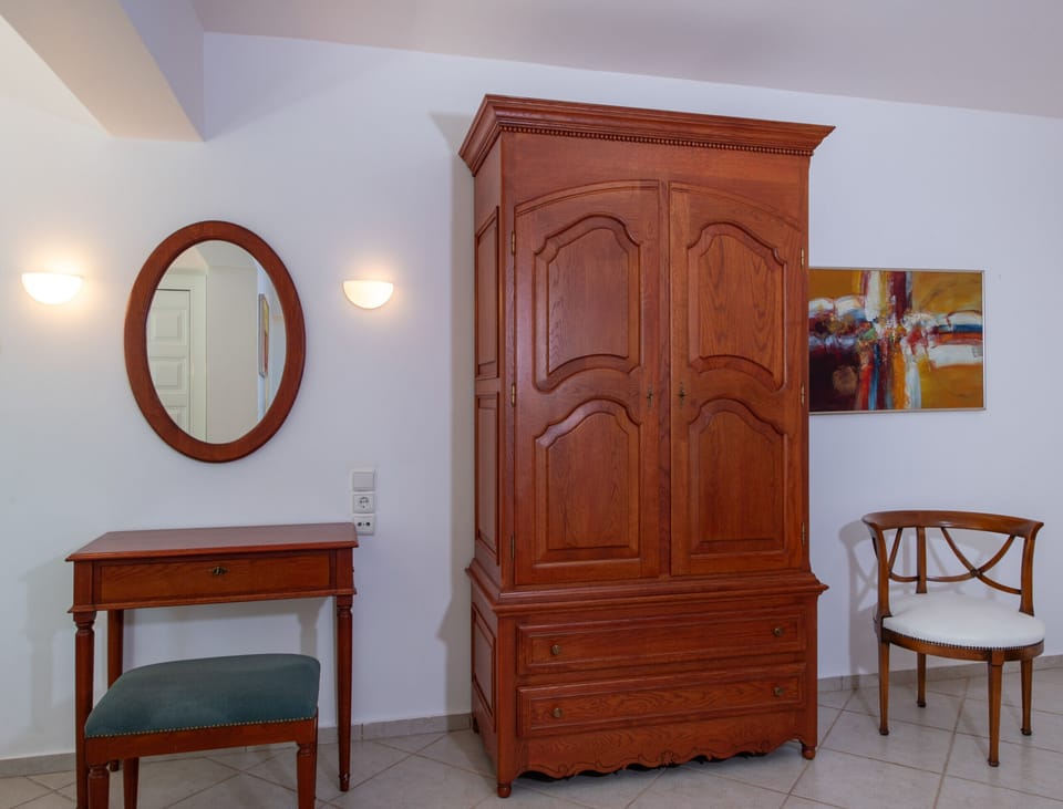 4 bedrooms, free cribs/infant beds, bed sheets