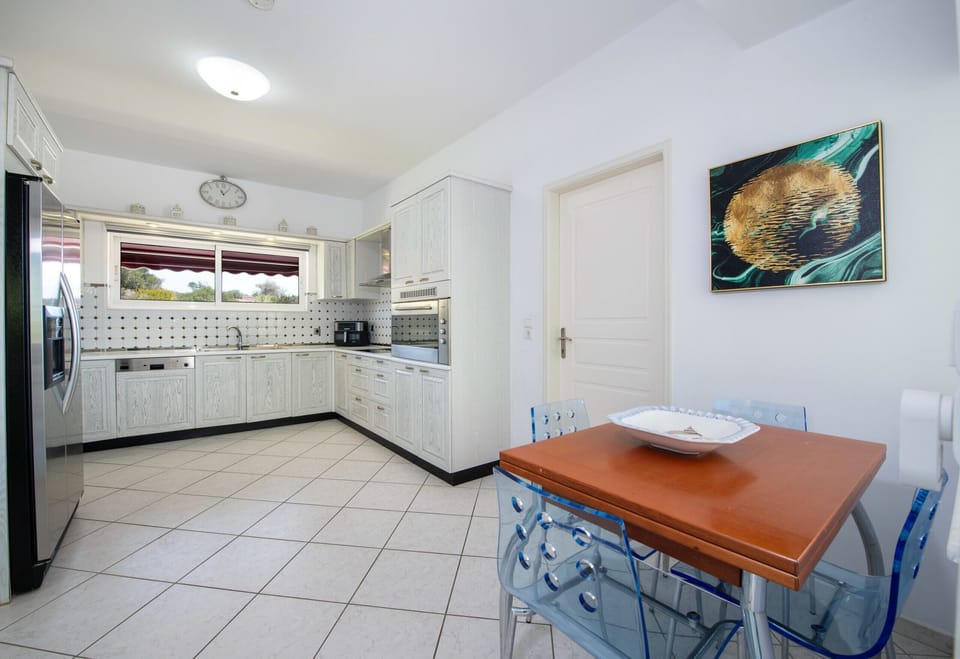 Microwave, dishwasher, coffee/tea maker, highchair