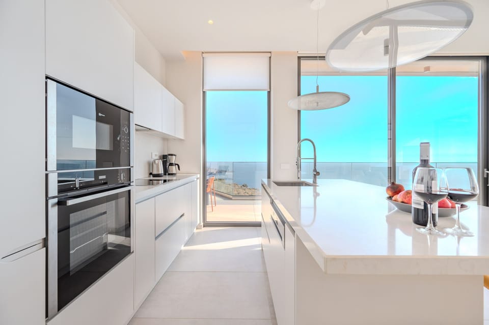 Microwave, oven, dishwasher, coffee/tea maker