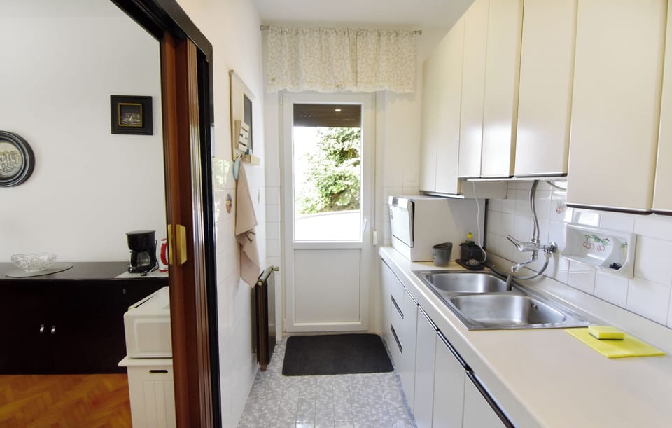 Apartment, 3 Bedrooms, Patio, Garden View | Interior
