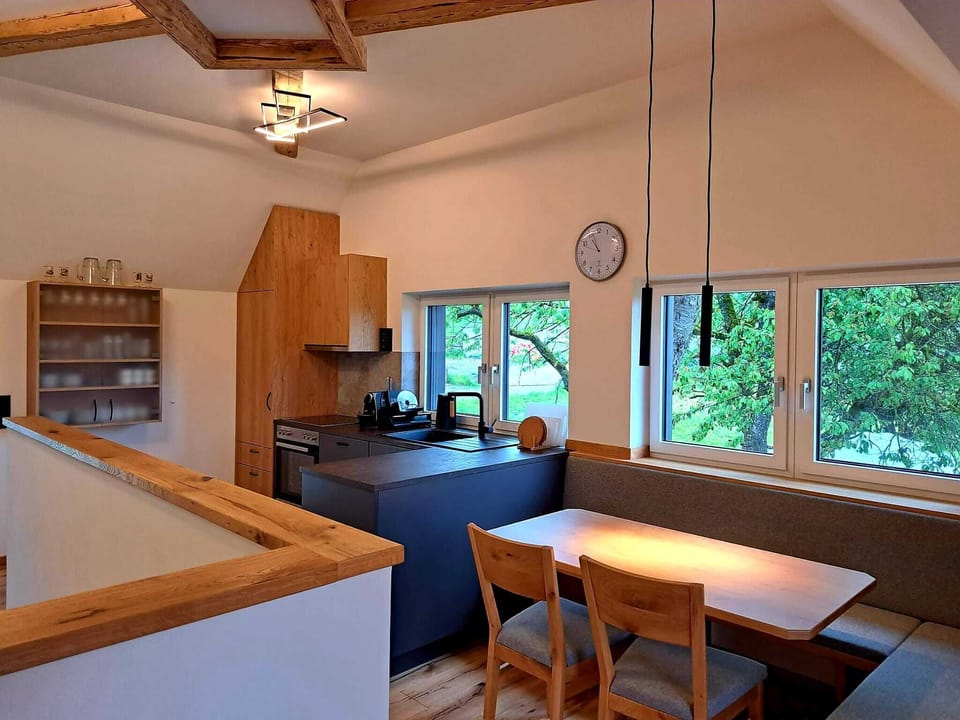 Luxury House, Non Smoking, Garden View | Private kitchen