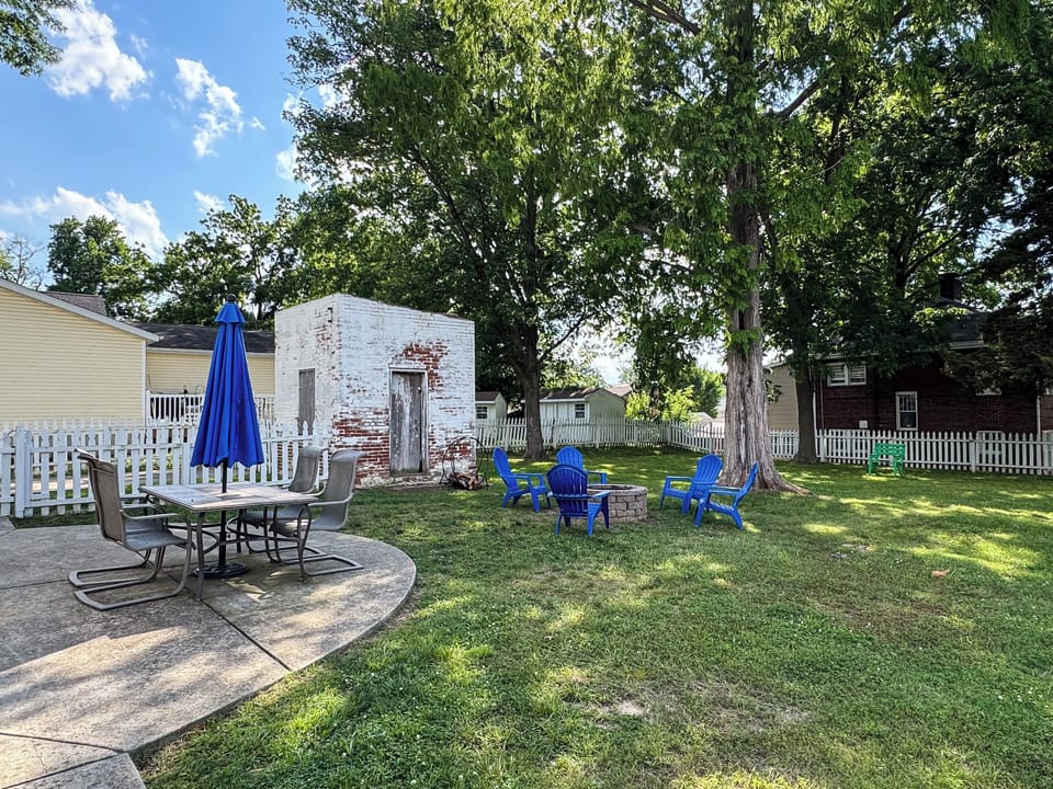 The backyard at Aussie Cottage is fully fenced with a classic white picket fence. It has a wood burning fire pit to enjoy s'mores with your family, coworkers/friends.
