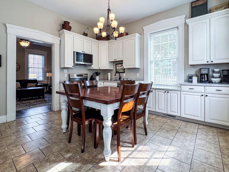 Modern designed spacious kitchen with large table with 6 chairs to enjoy family cooking with all the extra kitchen amenities at Aussie Cottage.