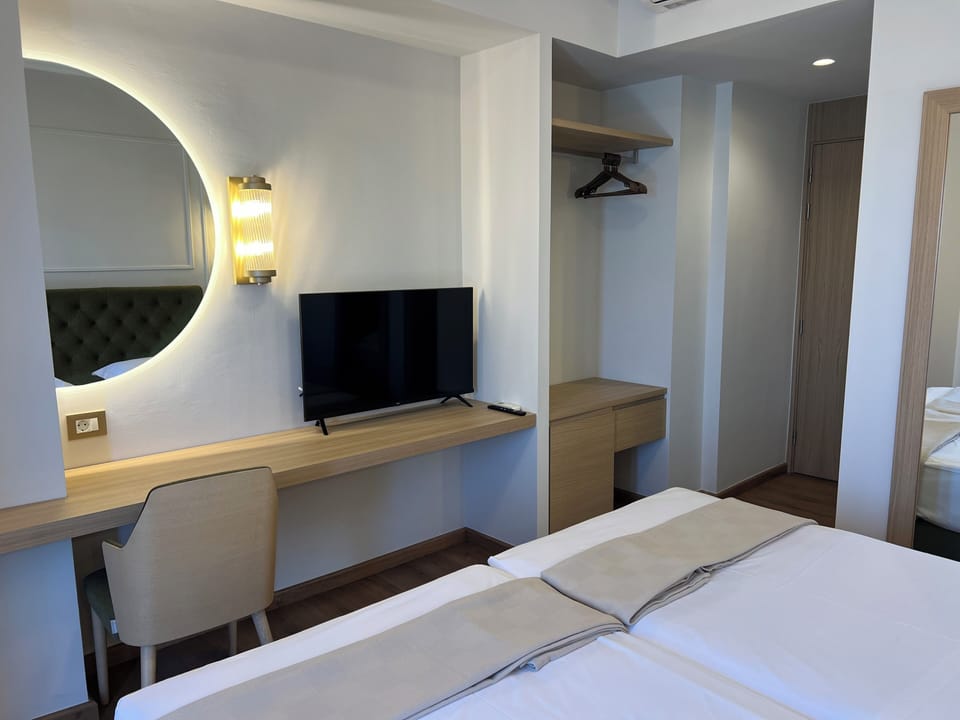 Superior Room, 1 Double or 2 Twin Beds, Harbor View | In-room safe, blackout drapes, soundproofing, free WiFi